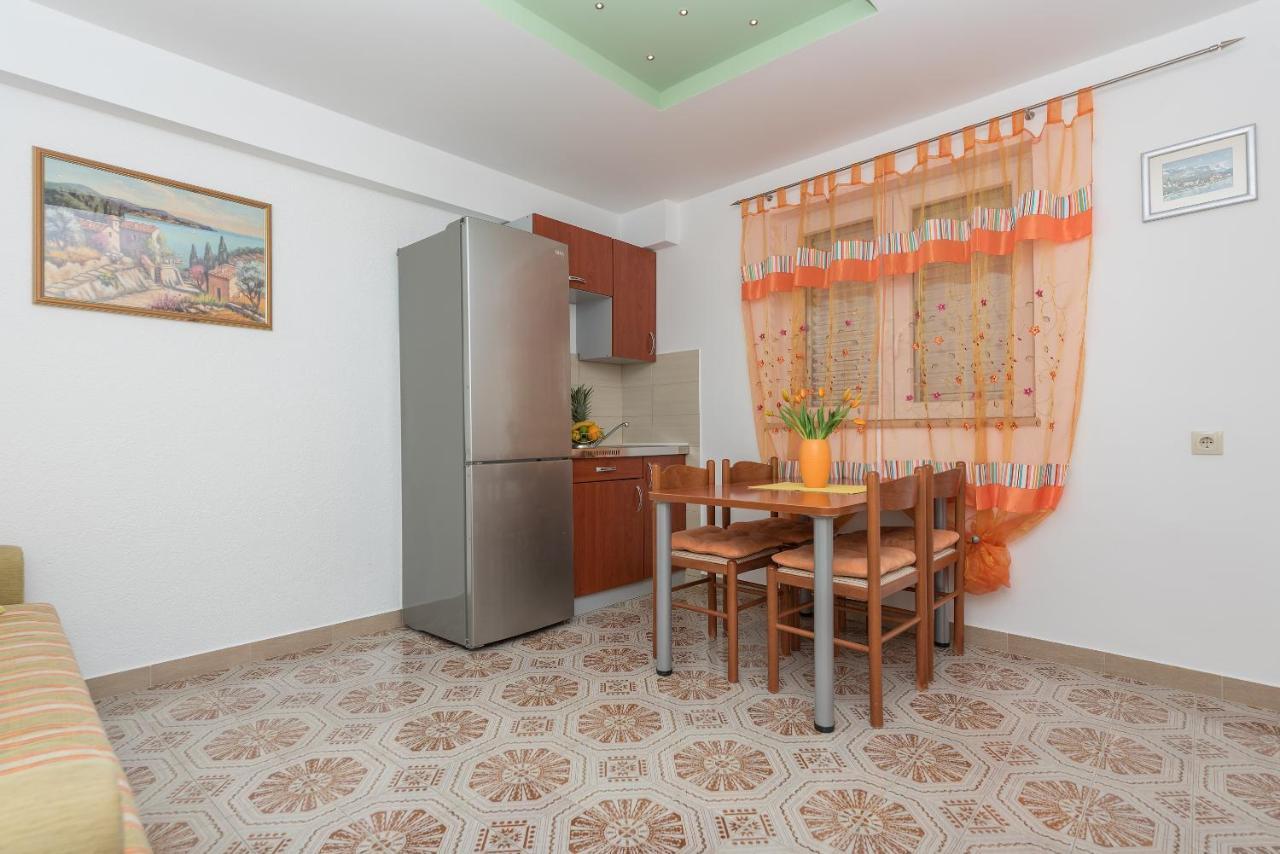 Apartments Villa Vujcic Makarska Exterior photo