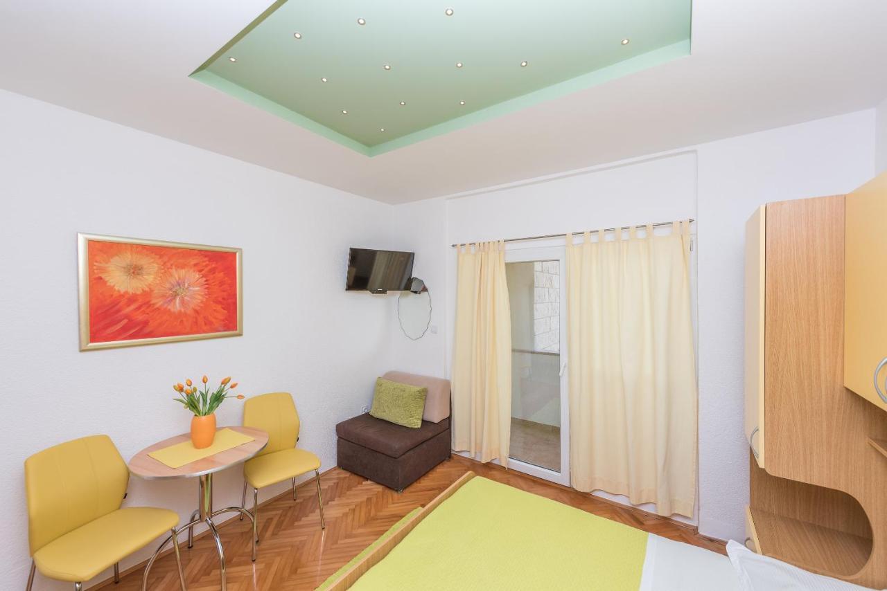 Apartments Villa Vujcic Makarska Exterior photo