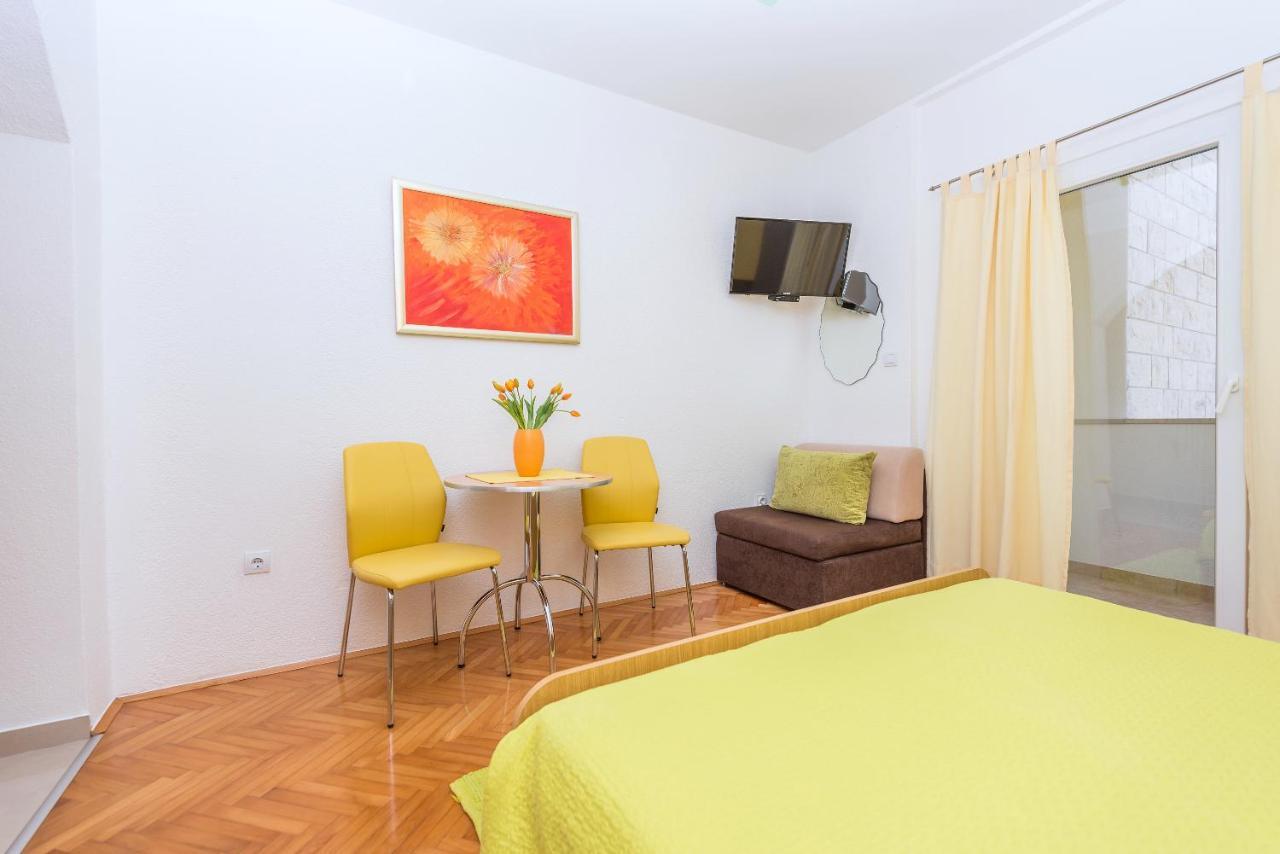 Apartments Villa Vujcic Makarska Exterior photo